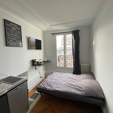 The Room Of The Eiffel Tower Paris Exterior photo